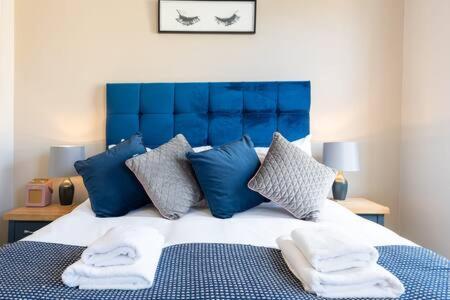Central, Stunning 2 Bed Apartment With Parking! ケンブリッジ エクステリア 写真