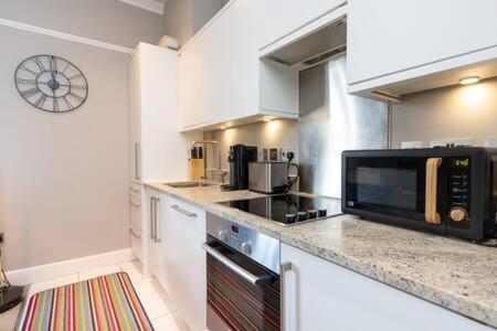 Central, Stunning 2 Bed Apartment With Parking! ケンブリッジ エクステリア 写真