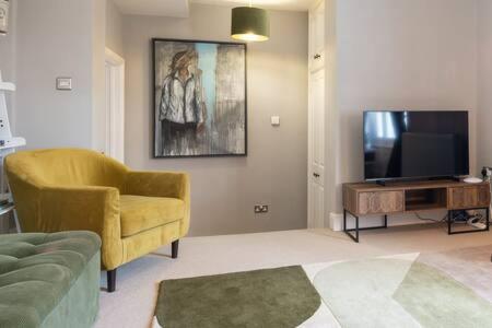 Central, Stunning 2 Bed Apartment With Parking! ケンブリッジ エクステリア 写真