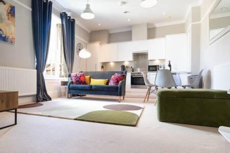 Central, Stunning 2 Bed Apartment With Parking! ケンブリッジ エクステリア 写真